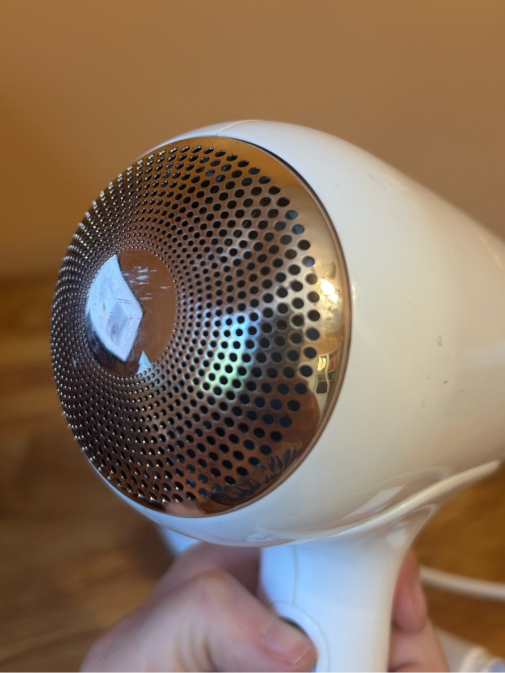 T3 Micro Featherweight 3i White Hair Dryer with Diffuser and Nozzle Attachments - Picture 4 of 4